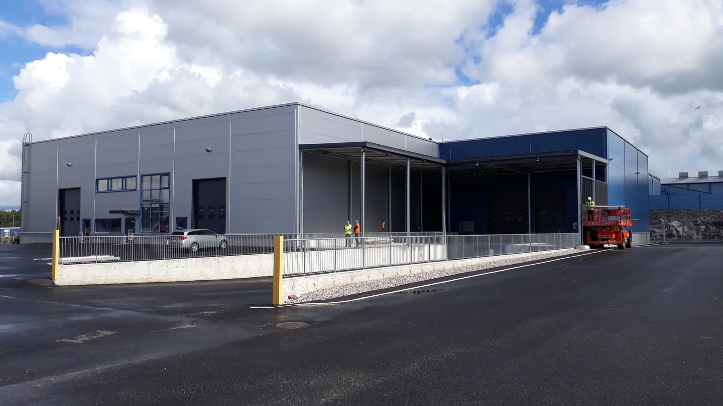 Tervahauta Oy’s grey production and office building in Kerava