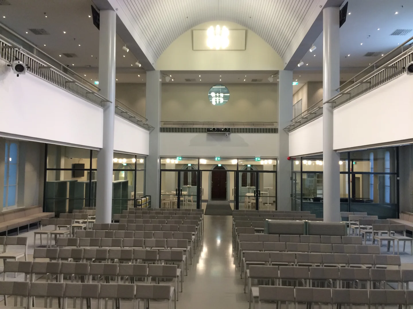 Luther-kirkon sali korjauksen jälkeen