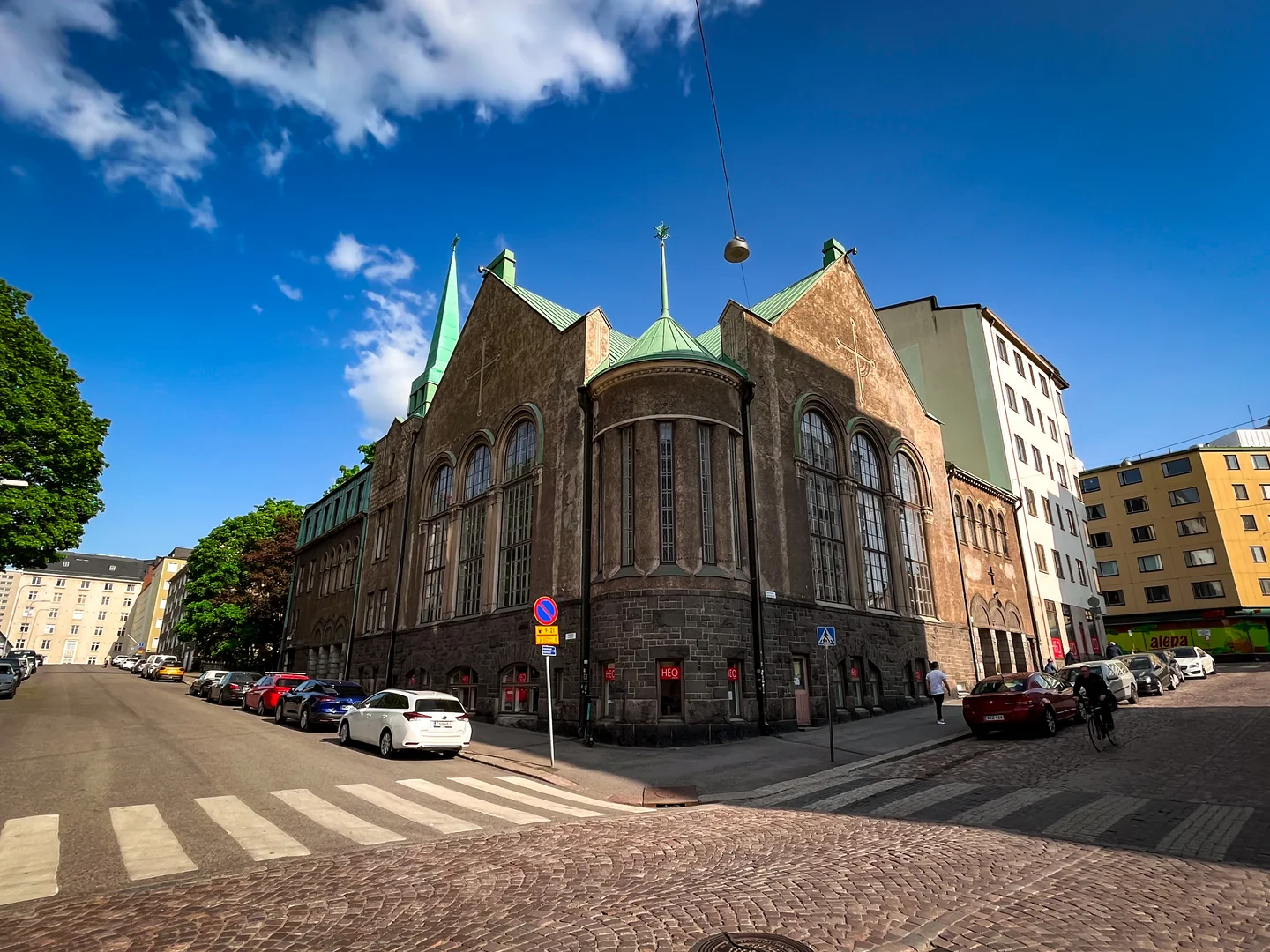 Pyhän Sydämen kappelin ulkojulkisivu Helsingin Kalliossa